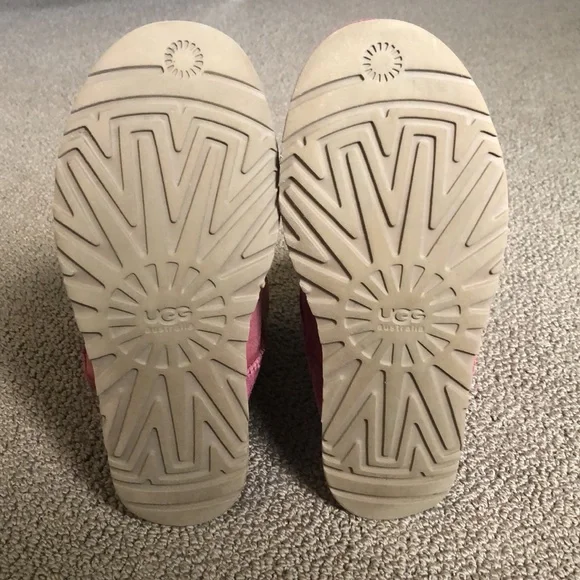 UGG CLASSIC SHORT SHEEPSKIN LEATHER BOOTS RASPBERRY COLOR - Picture 6 of 9